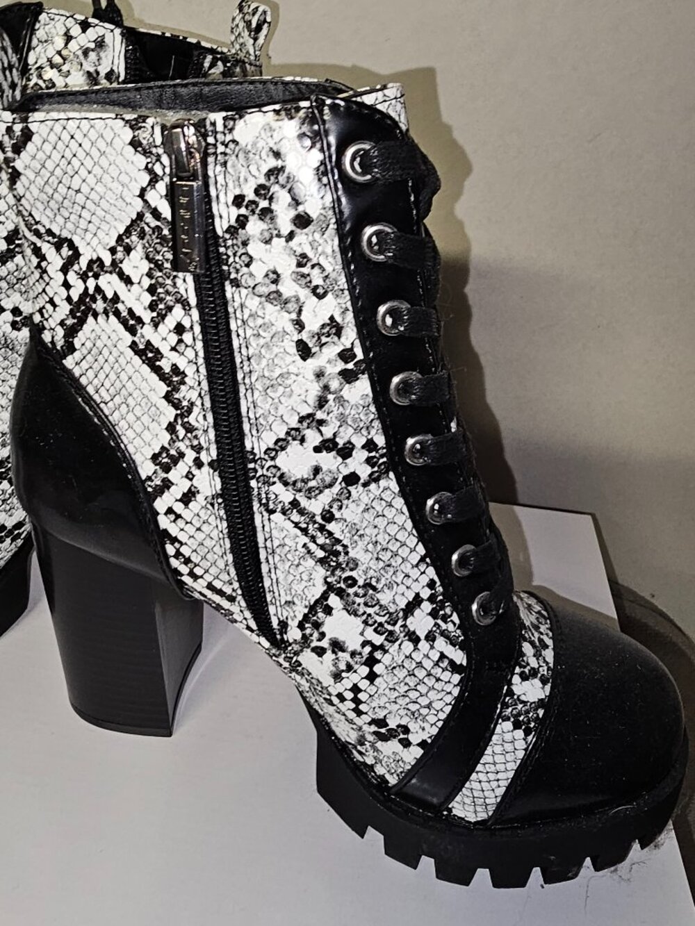 Black animal print boots - Picture 2 of 8
